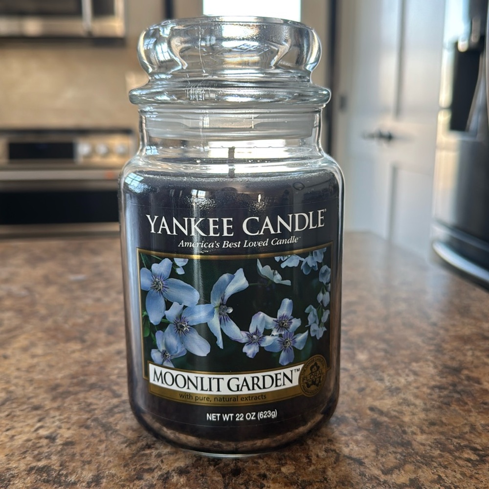 Yankee Candle "Moonlight Garden" Large Jar 22oz